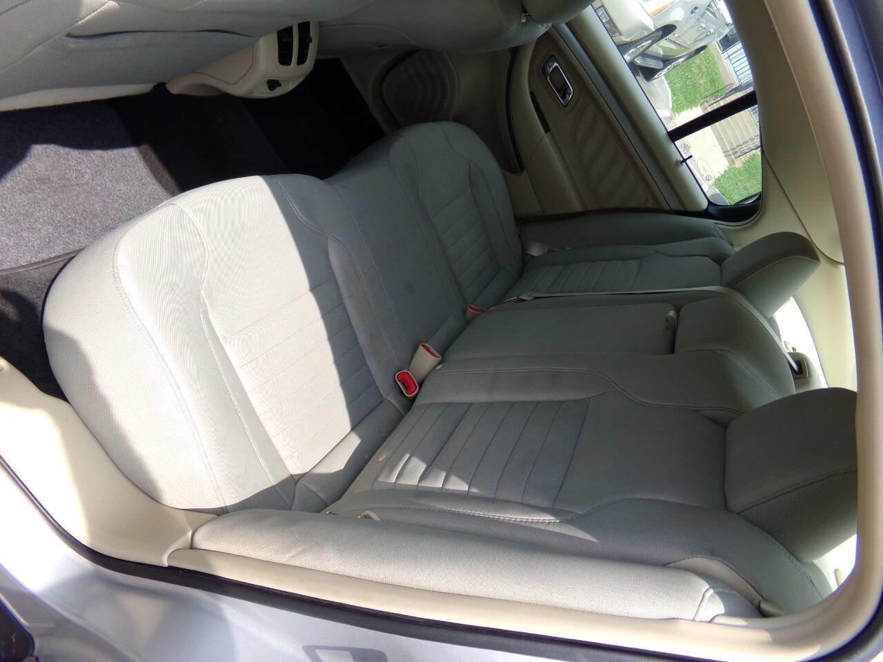 Used 2016 Ford Taurus SE image 10