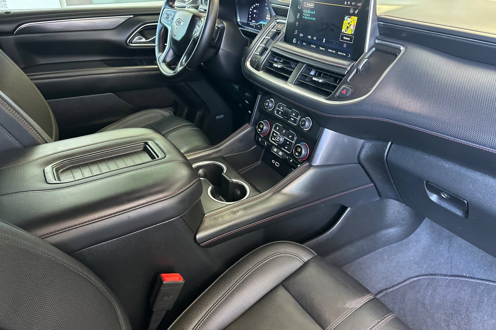 Used 2024 Chevrolet Suburban RST RWD image 17