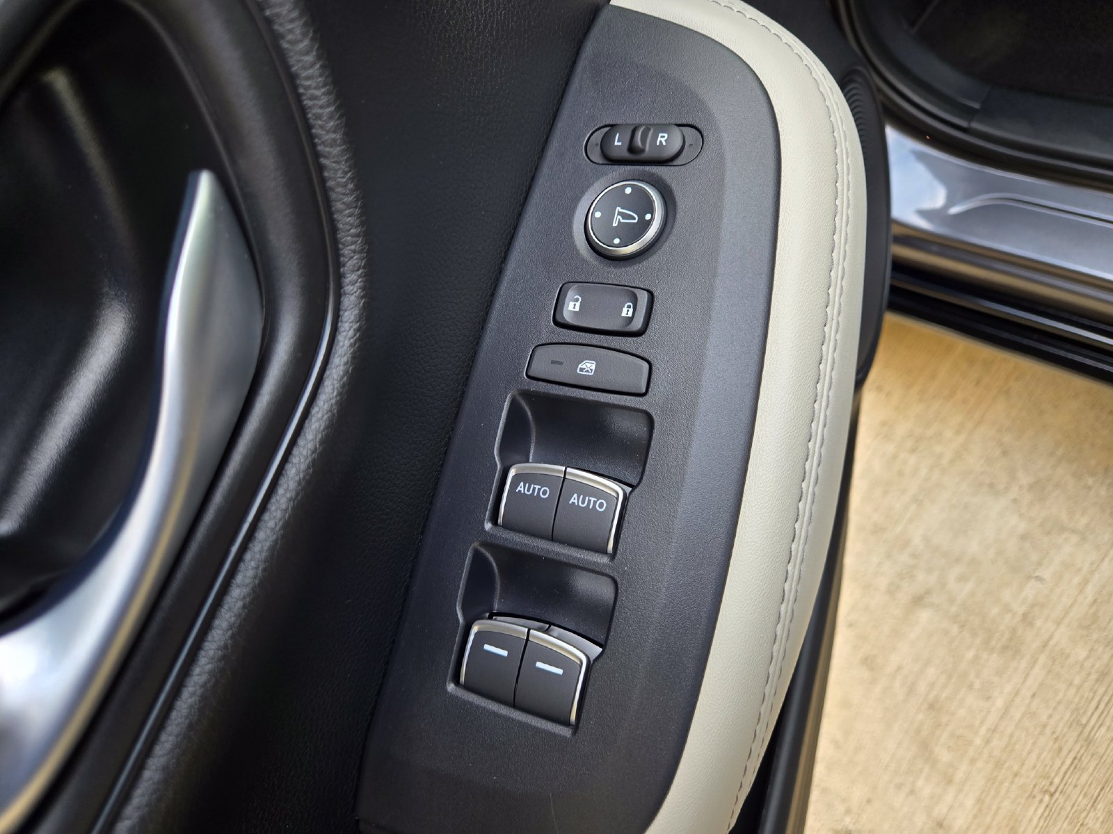 Used 2027 Honda HR-V EX-L image 30