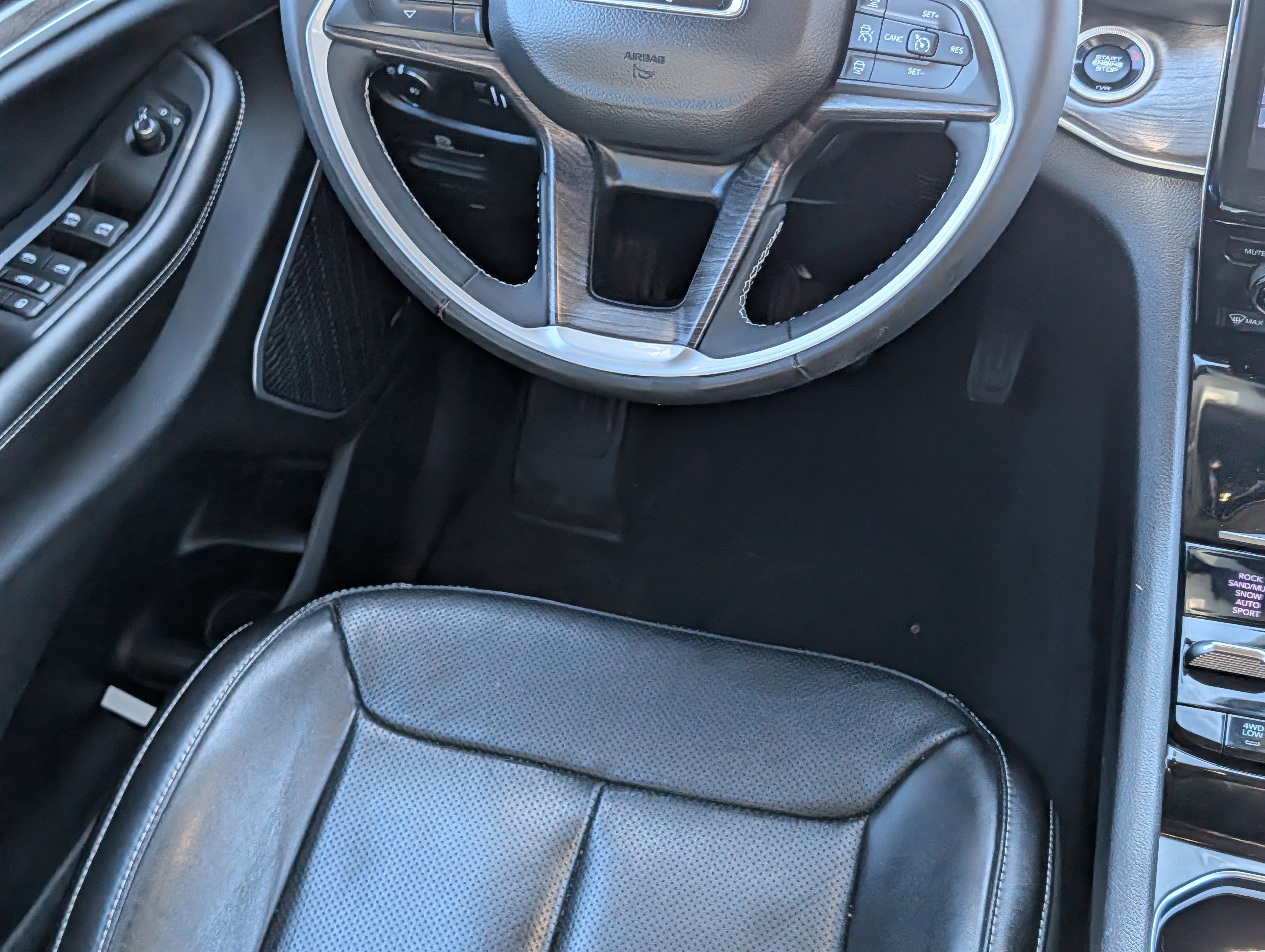 Used 2022 Jeep Grand Cherokee 4WD w/ Luxury Tech Group II image 9