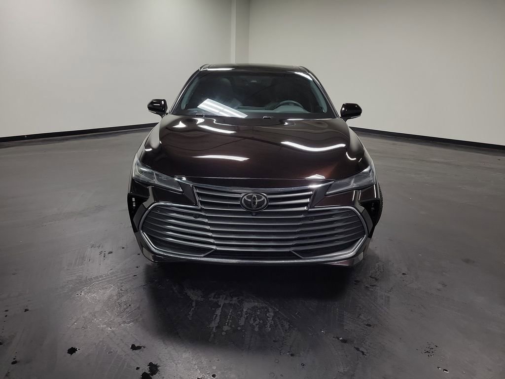 Used 2019 Toyota Avalon Limited image 2