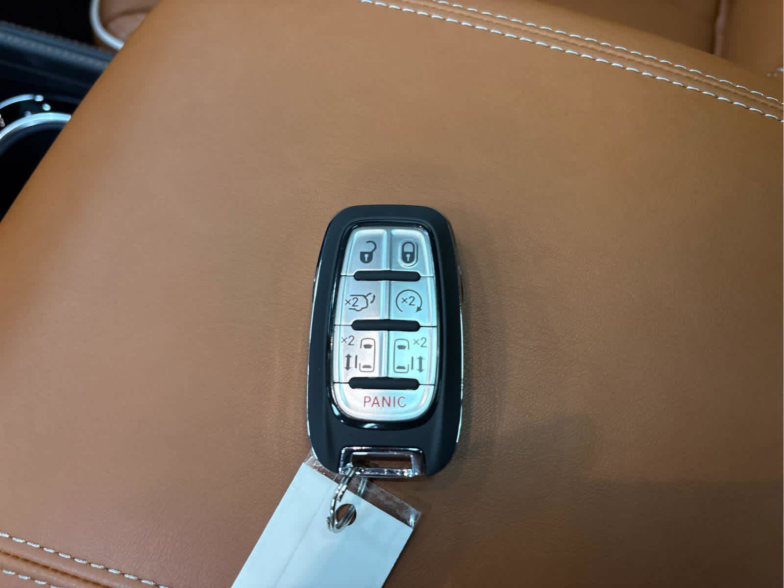 New 2026 Chrysler Pacifica Pinnacle w/ Trailer Tow Group image 30