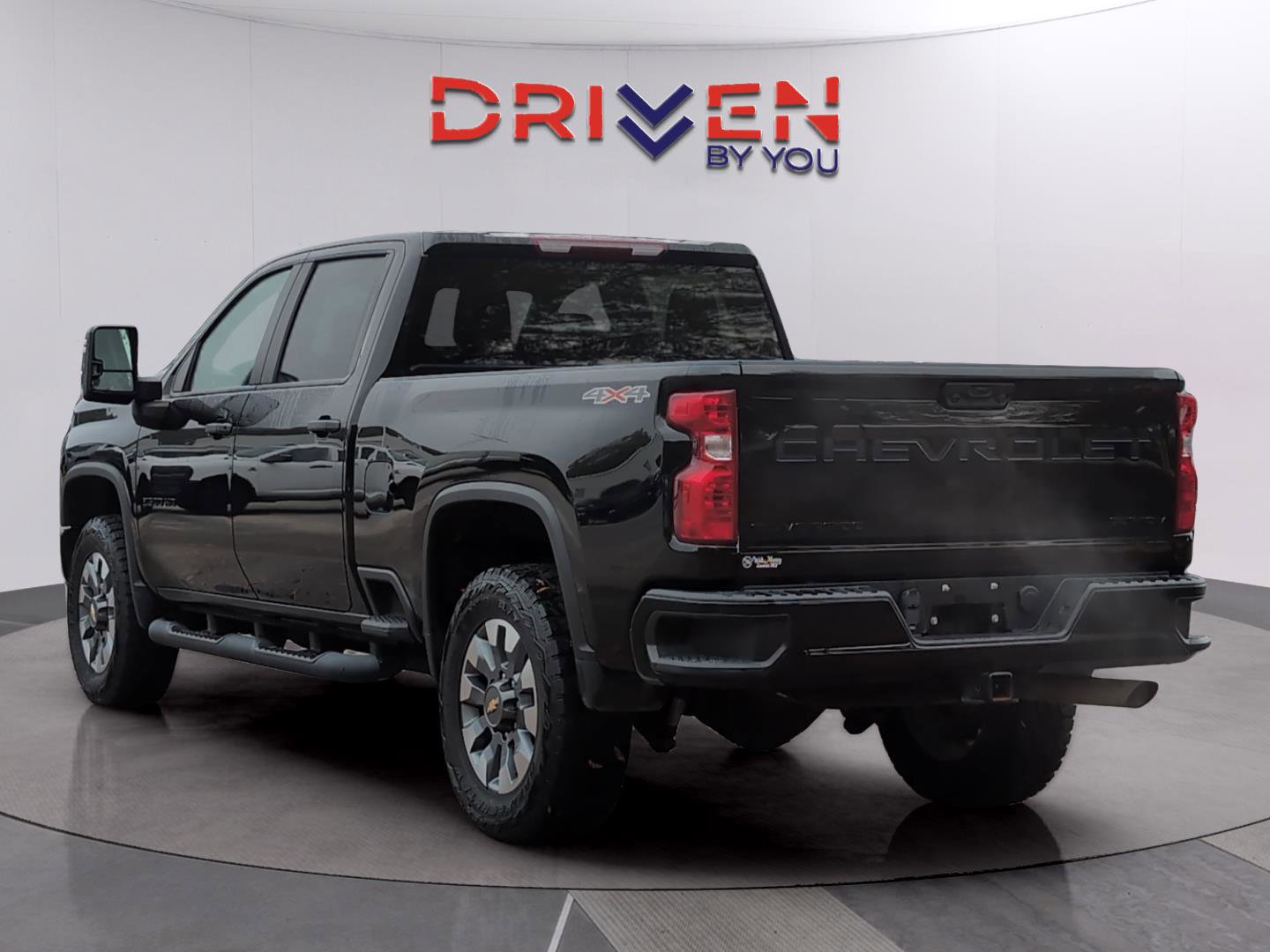 Used 2023 Chevrolet Silverado 2500 Custom w/ Custom Value Package image 3