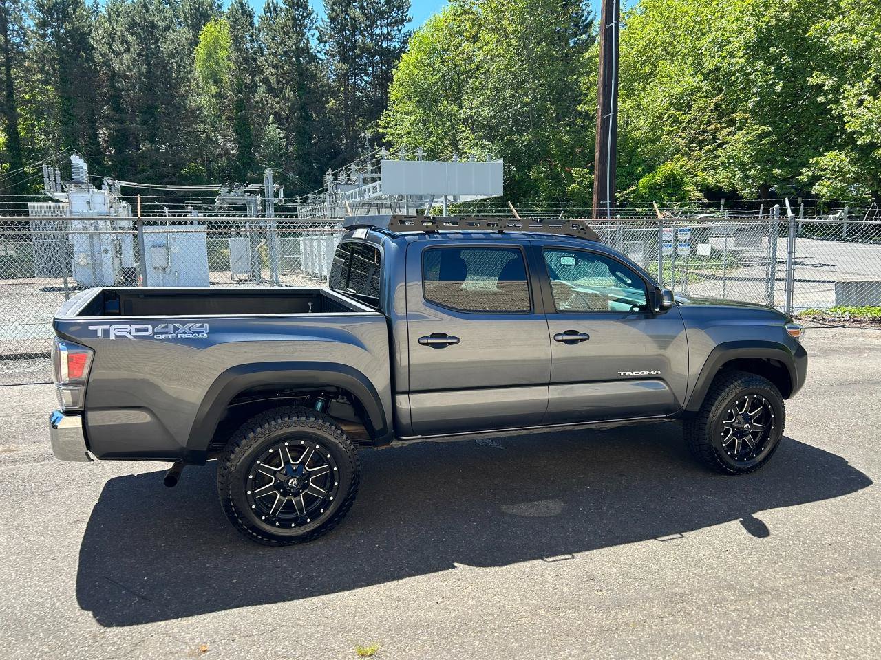Used 2022 Toyota Tacoma TRD Off-Road AWD/4WD image 4
