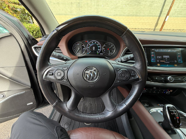 Used 2018 Buick Enclave Avenir w/ Avenir Technology Package AWD/4WD image 13