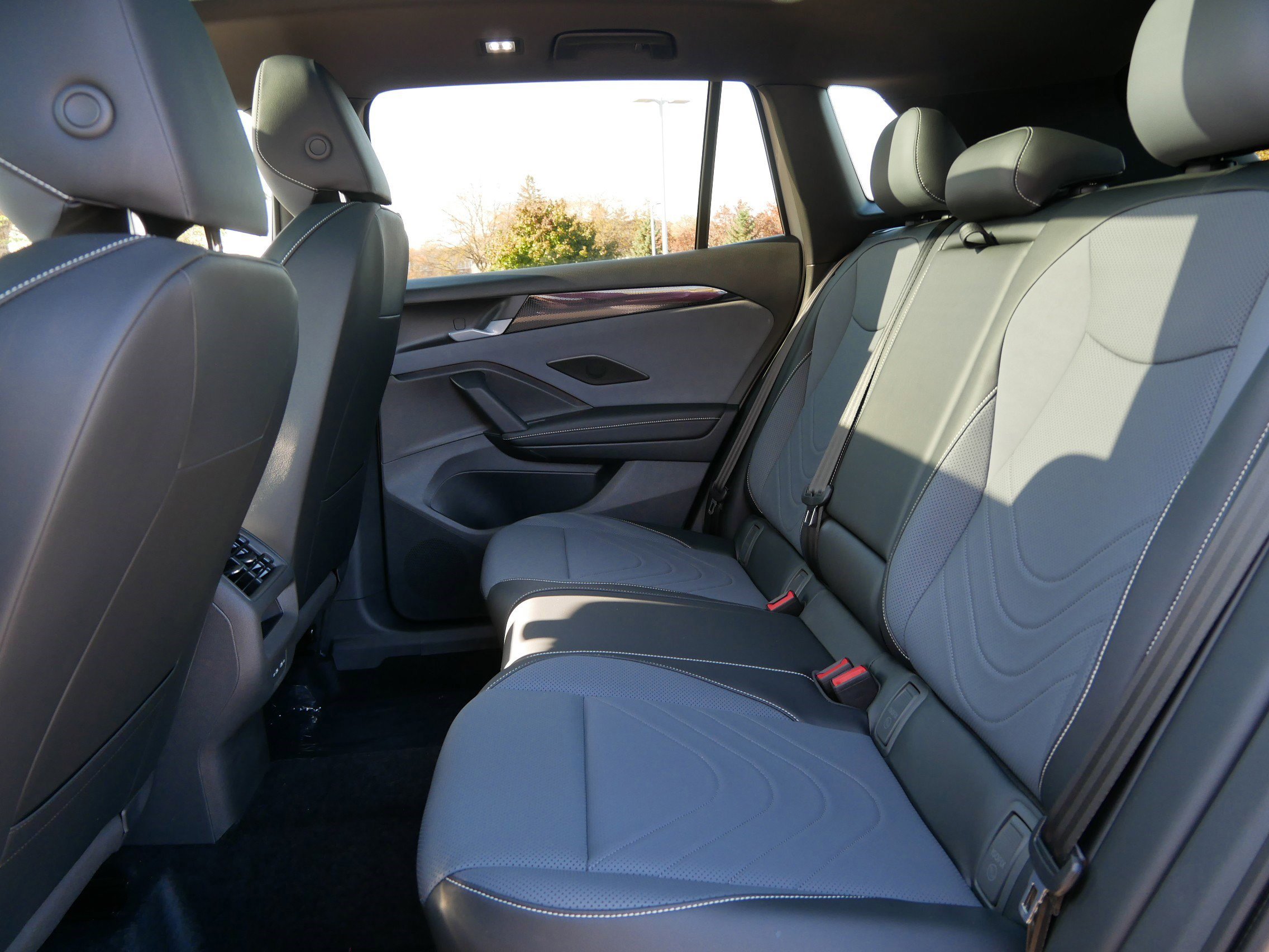 New 2026 Volkswagen Tiguan SE R-Line image 7