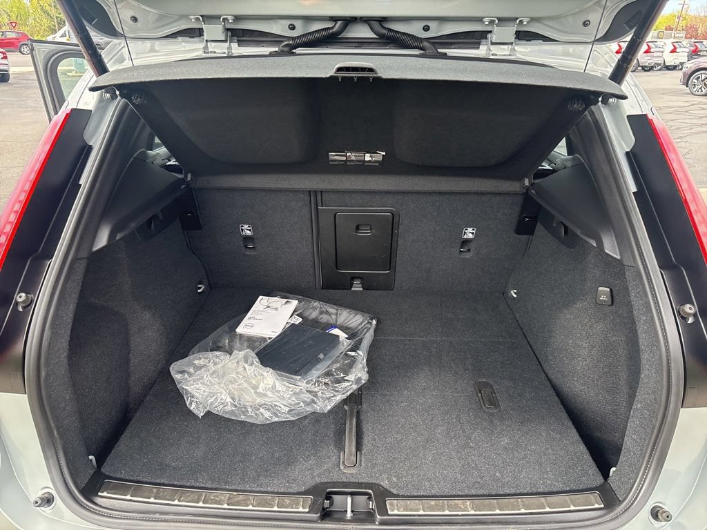 Certified 2024 Volvo XC40 B5 Plus w/ Climate Package AWD/4WD image 49