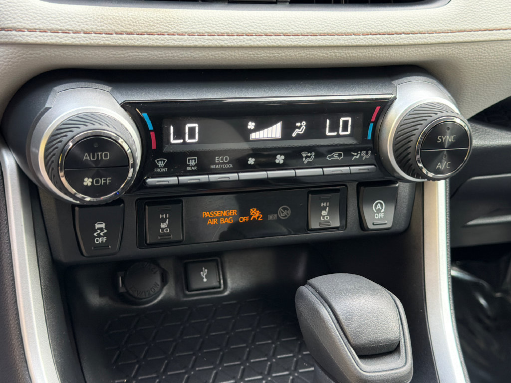 Used 2020 Toyota RAV4 XLE w/ XLE Grade Weather Package AWD/4WD image 30