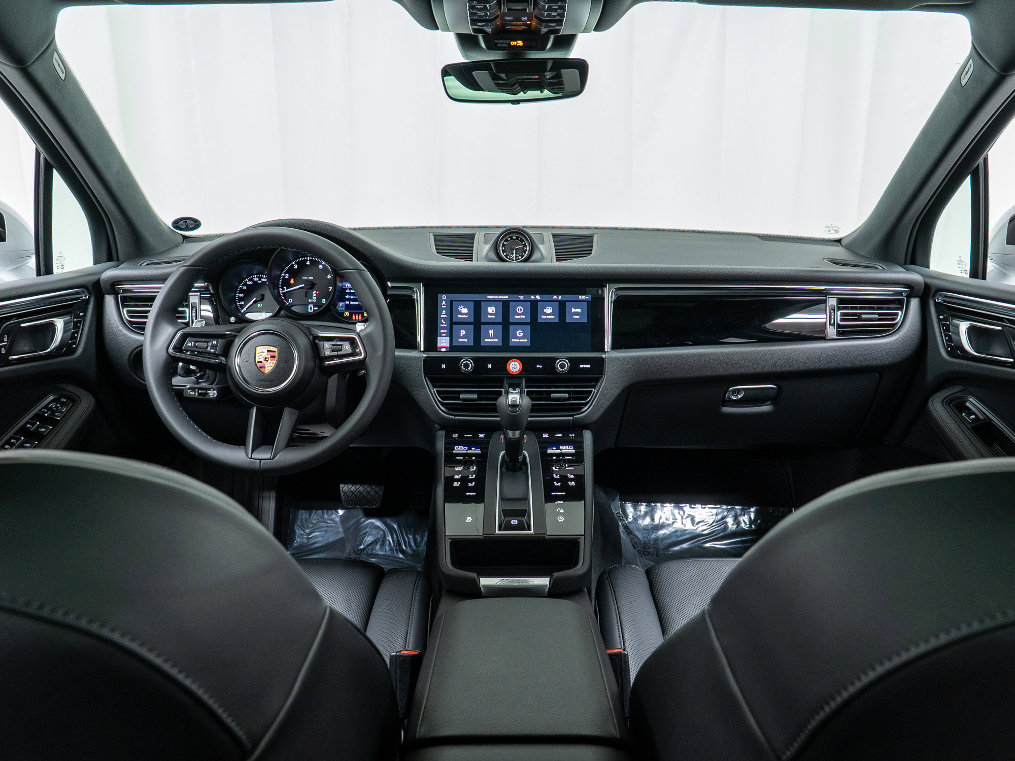 Certified 2025 Porsche Macan image 18