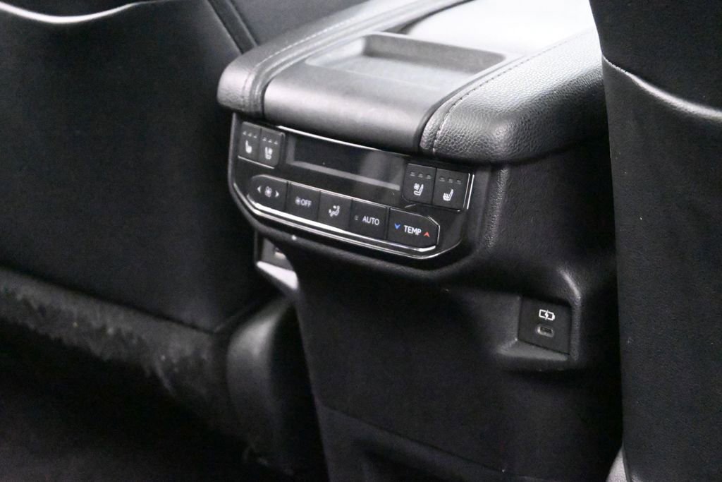 Used 2024 Toyota Grand Highlander AWD Hybrid image 25