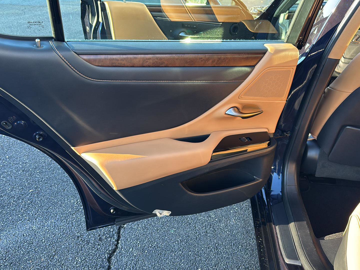 Certified 2022 Lexus ES 350 w/ Premium Package image 15