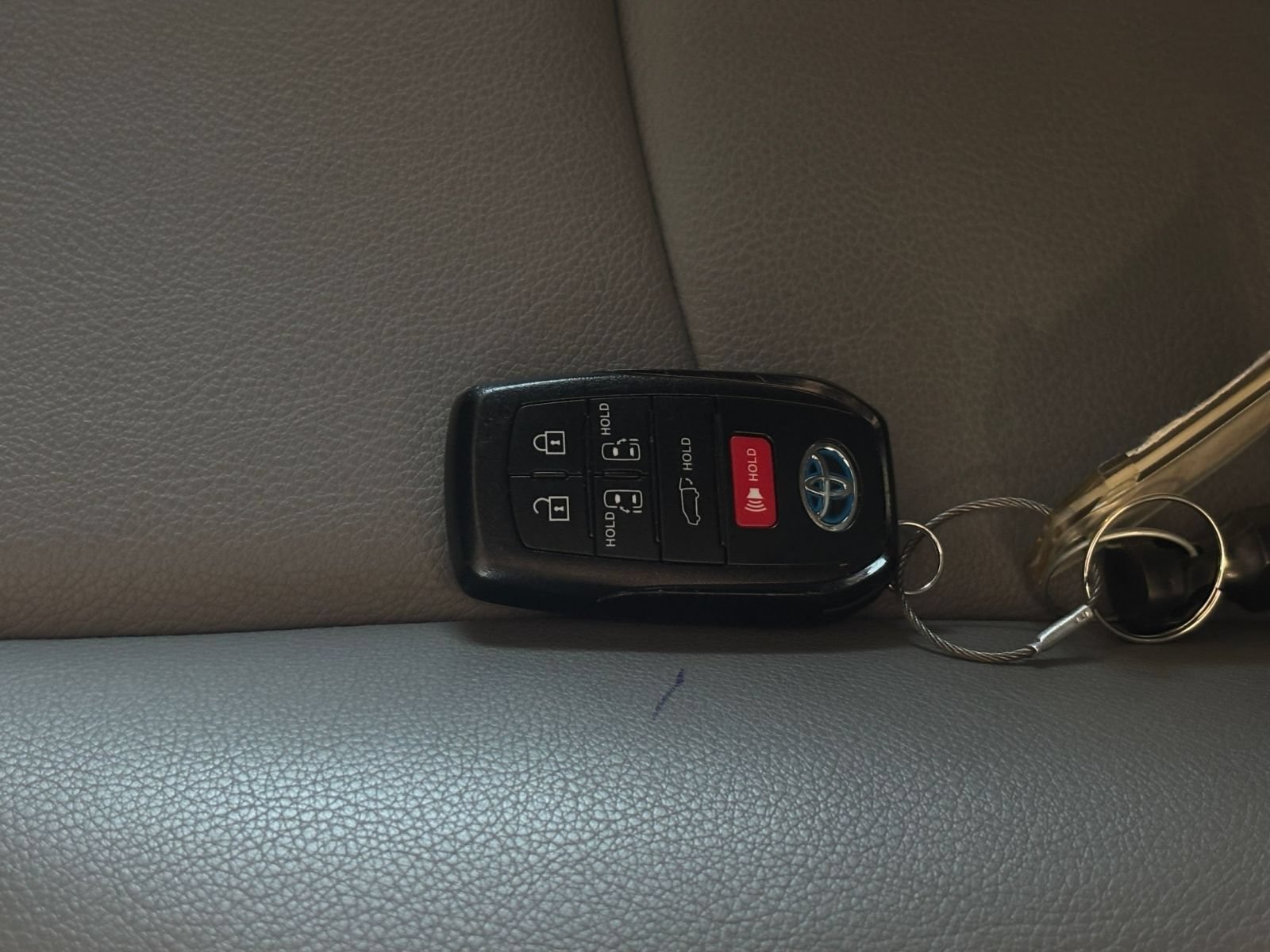 Used 2025 Toyota Sienna XLE FWD image 20