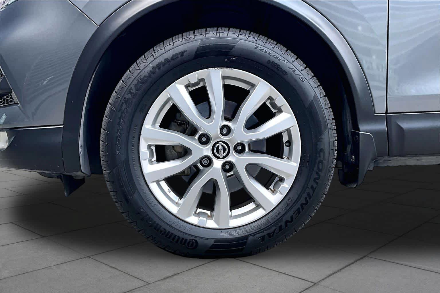 Used 2021 Nissan Rogue Sport SV w/ Technology Package FWD image 11