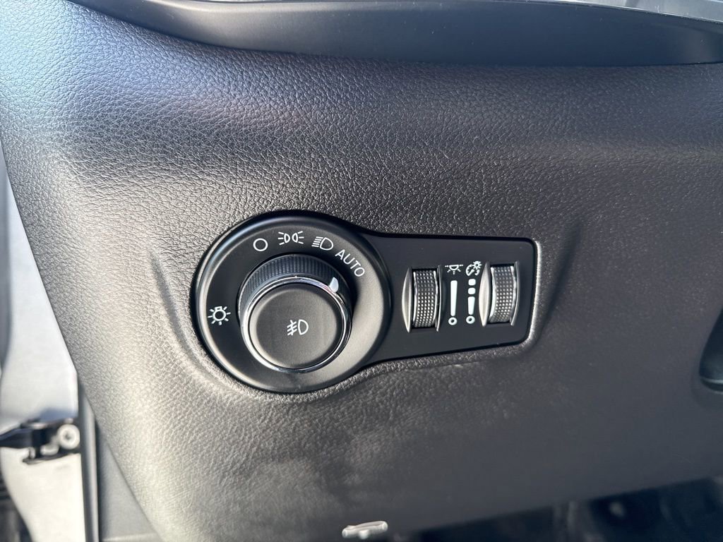 Used 2023 Jeep Compass Limited image 23