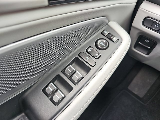 Used 2025 Acura MDX w/ Technology Package FWD image 33