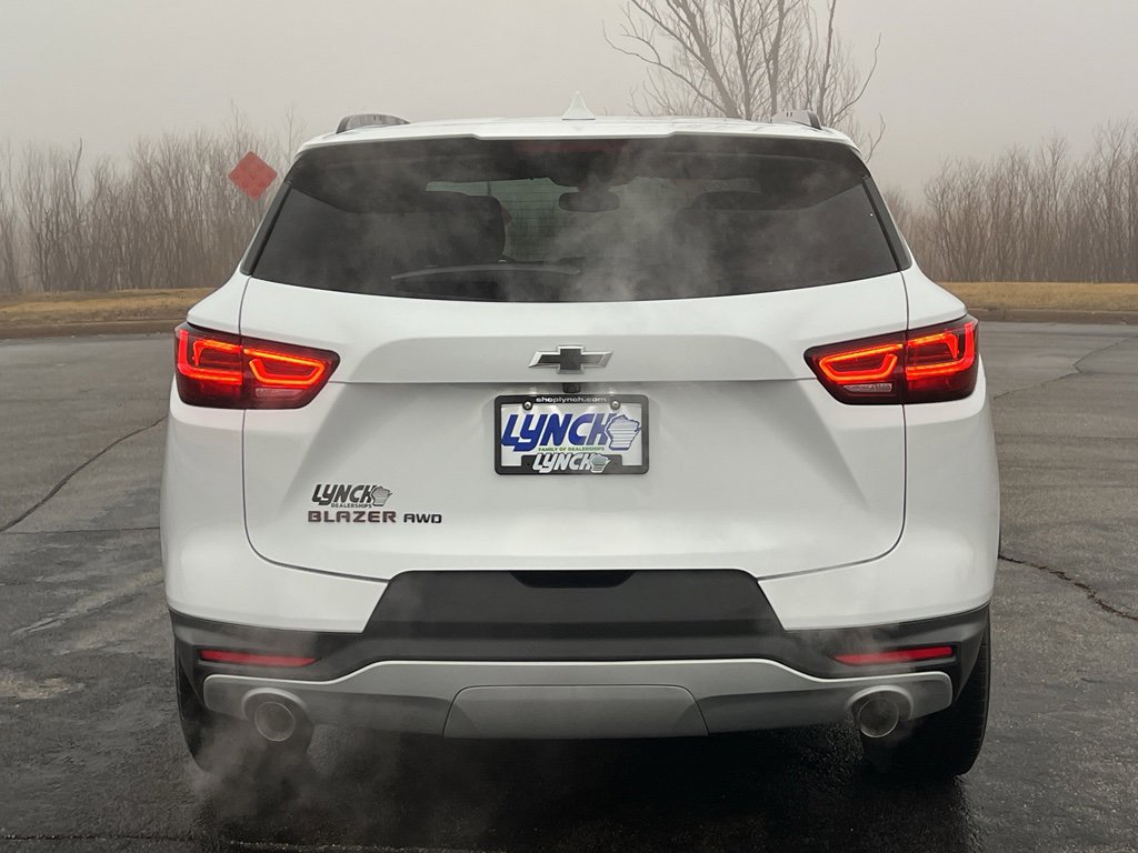 Used 2023 Chevrolet Blazer LT image 3