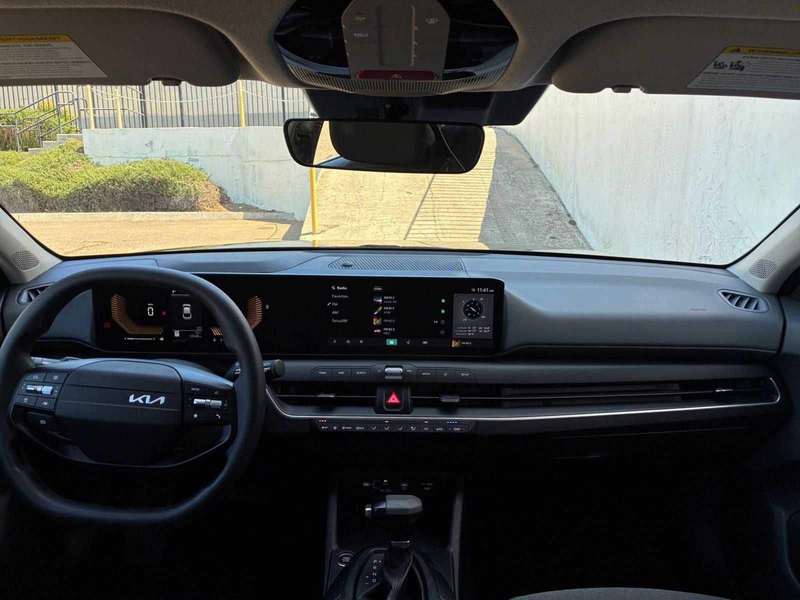 Used 2025 Kia K4 LXS image 32