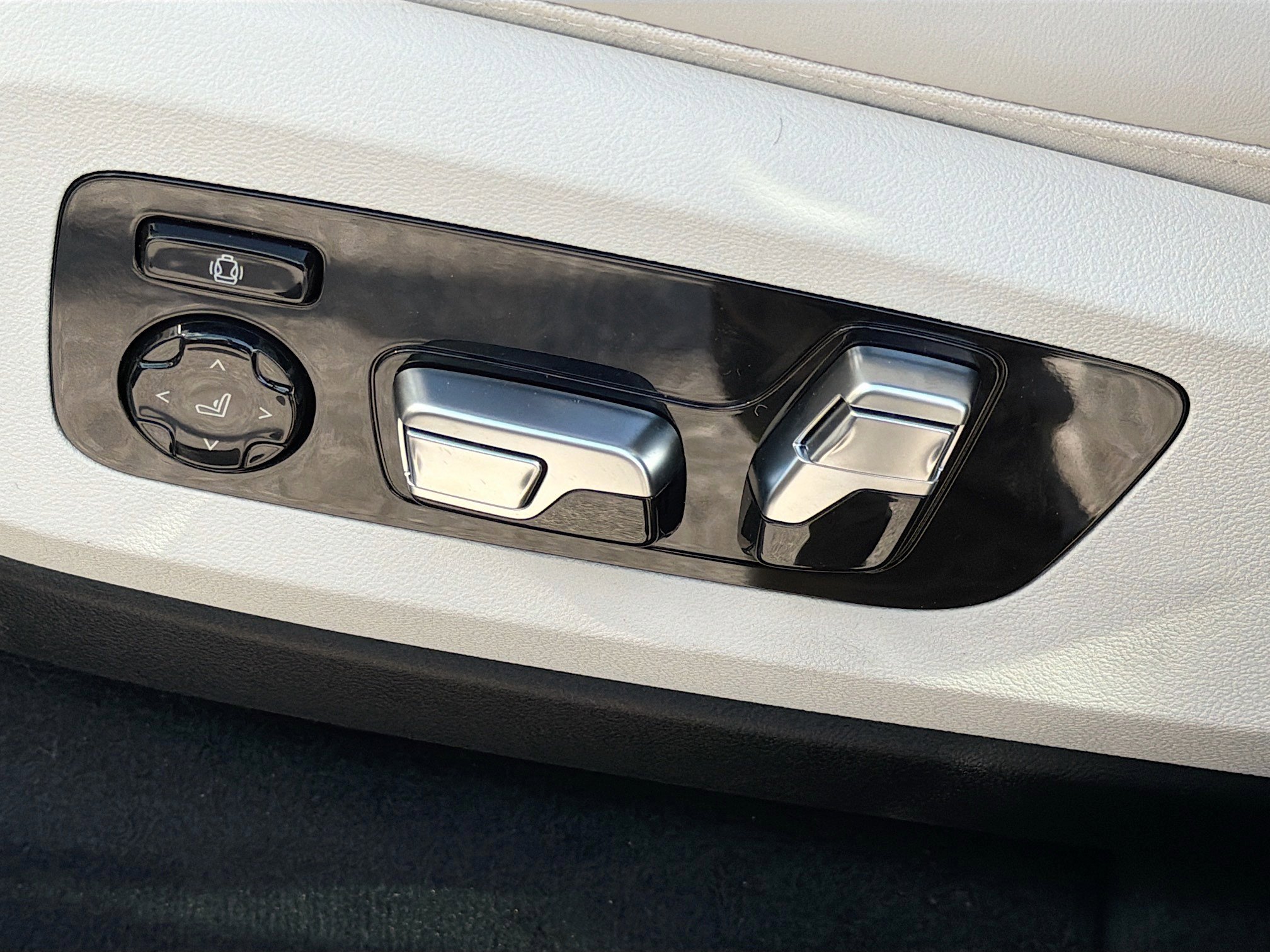 New 2026 BMW X5 xDrive50e w/ Executive Package image 25