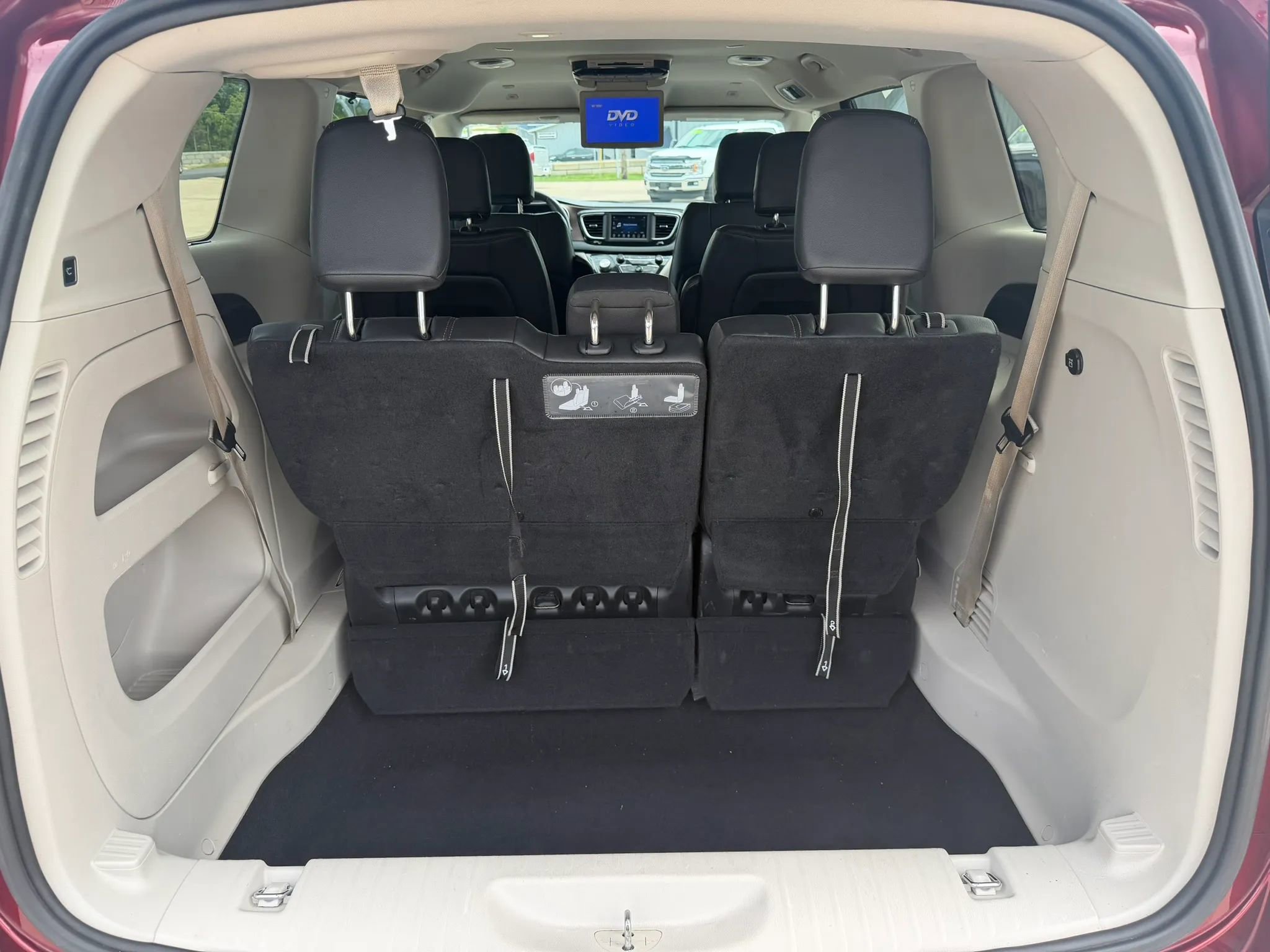 Used 2018 Chrysler Pacifica Touring-L FWD image 37