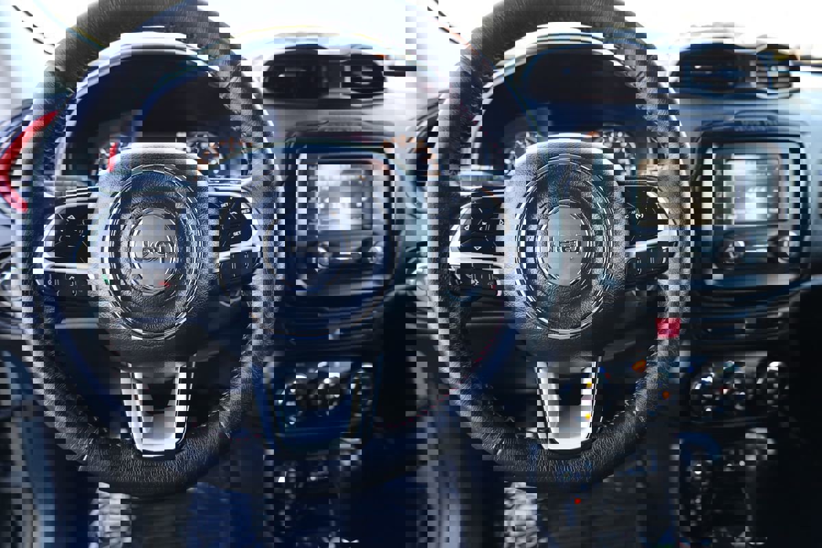 Used 2015 Jeep Renegade Trailhawk w/ Popular Equipment Group image 20