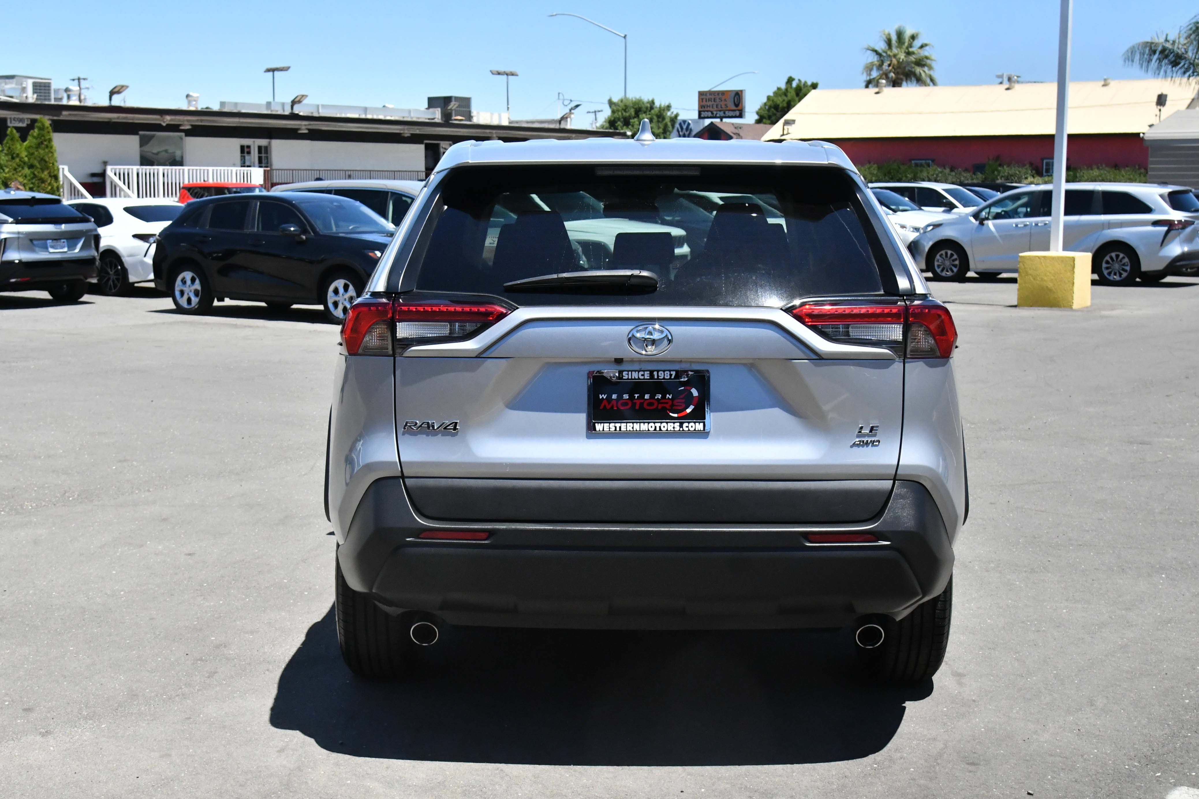 Used 2024 Toyota RAV4 LE AWD/4WD image 7