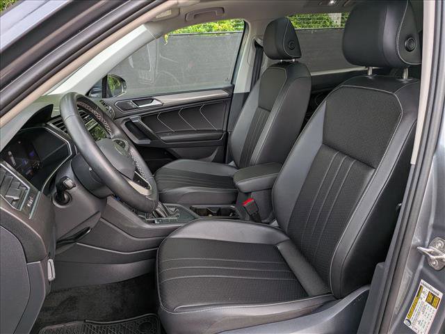 Used 2023 Volkswagen Tiguan SE w/ Panoramic Sunroof Package FWD image 26