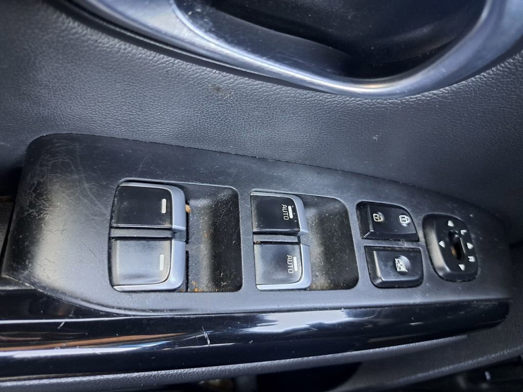 Used 2017 Kia Soul + image 16