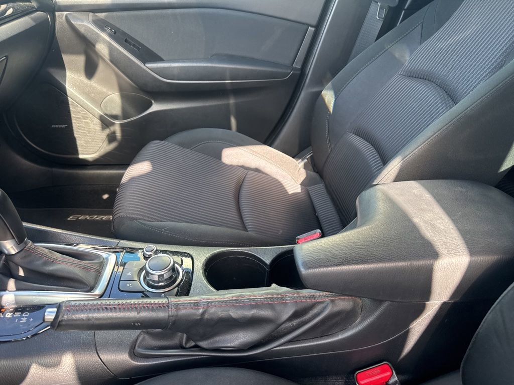 Used 2015 MAZDA MAZDA3 i Touring w/ Technology Package FWD image 16