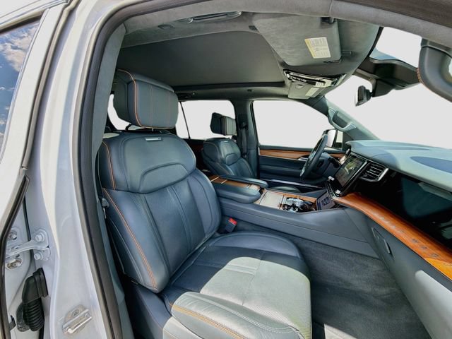 Used 2022 Jeep Grand Wagoneer Series II w/ Convenience Group III AWD/4WD image 16