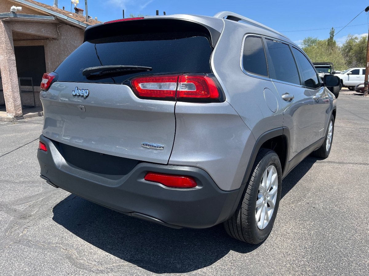 Used 2017 Jeep Cherokee Latitude FWD image 5