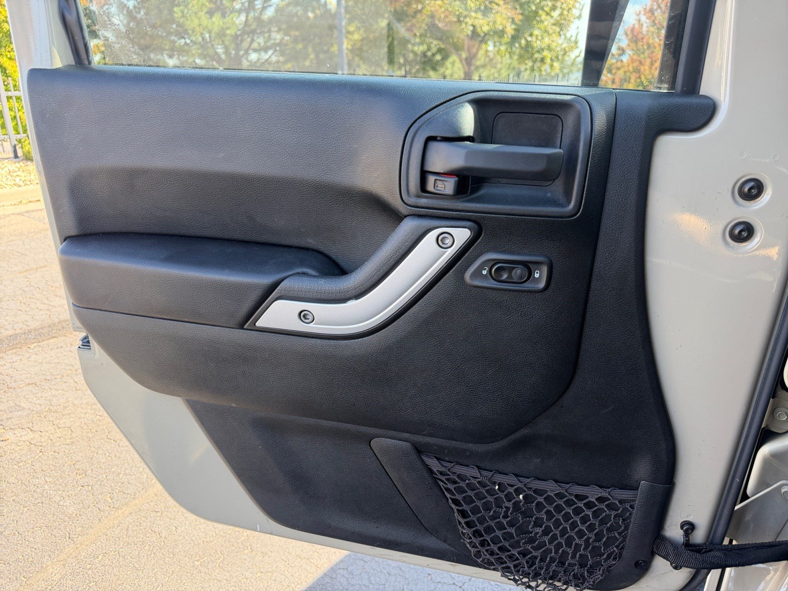 Used 2018 Jeep Wrangler Unlimited Sahara w/ Connectivity Group AWD/4WD image 13