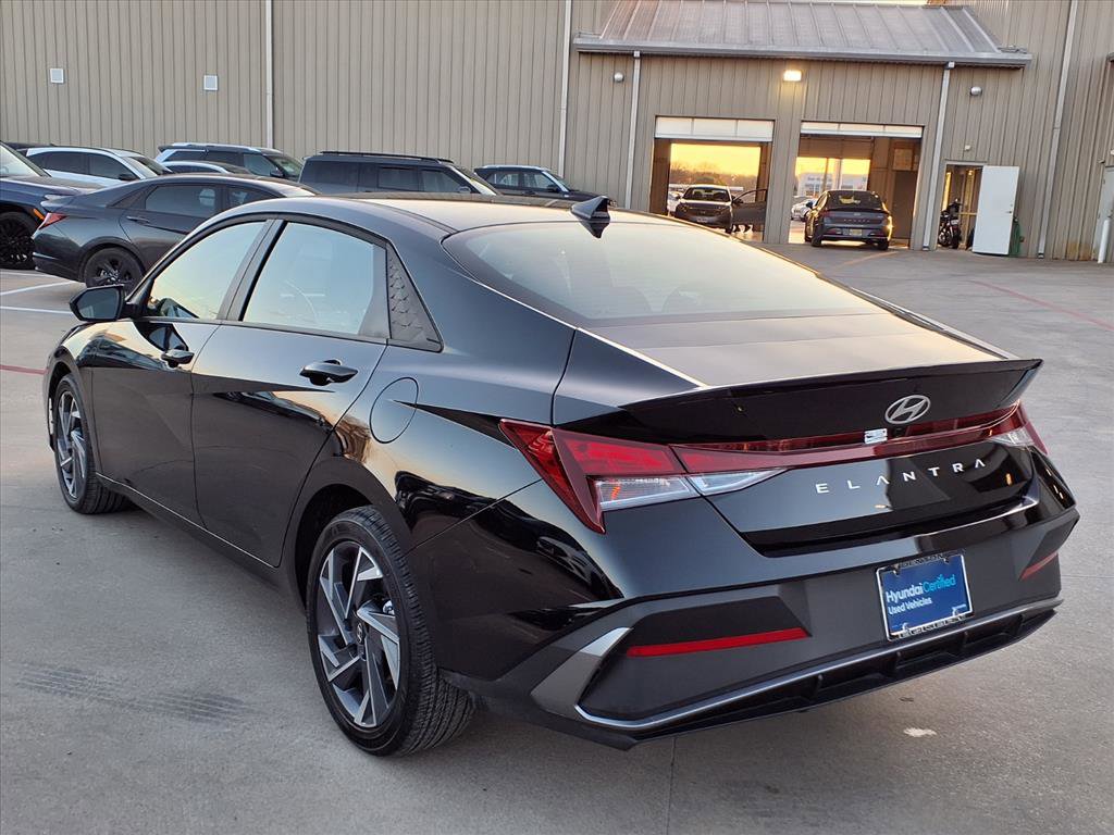Certified 2025 Hyundai Elantra Sport image 4