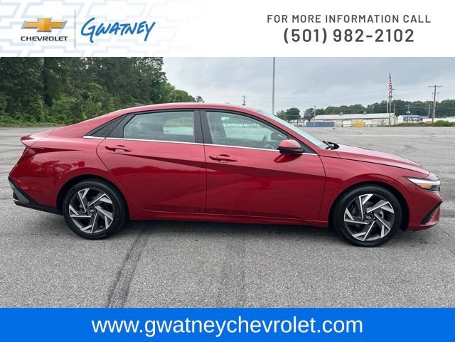 Used 2025 Hyundai Elantra SEL FWD image 4