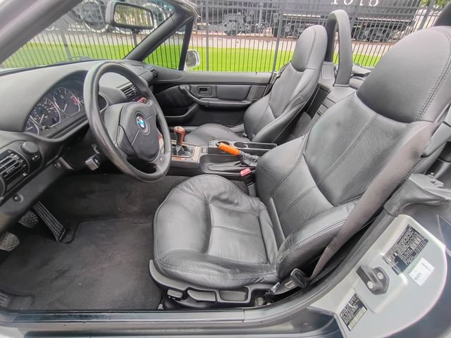 Used 2002 BMW Z3 2.5i RWD image 29