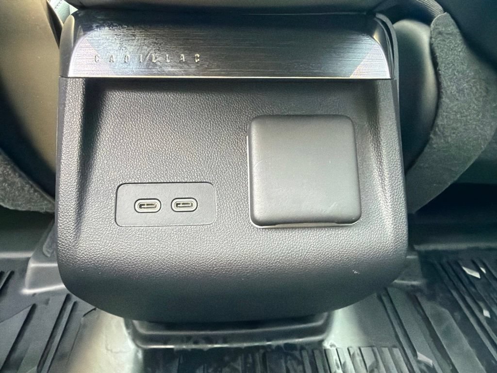 Used 2025 Cadillac Lyriq Luxury w/ LPO, Floor Liner Package AWD/4WD image 32