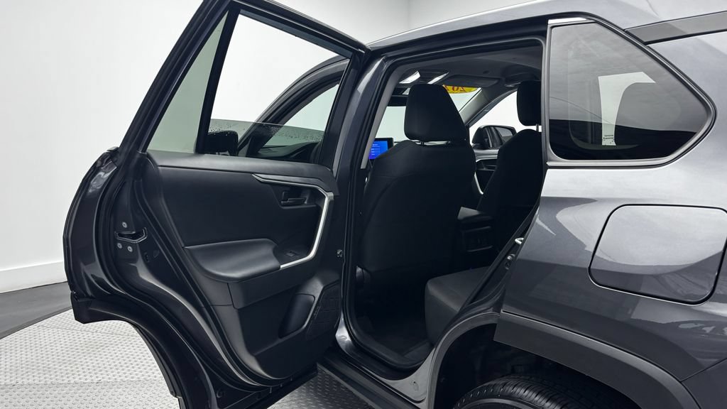 Used 2023 Toyota RAV4 LE AWD/4WD image 32