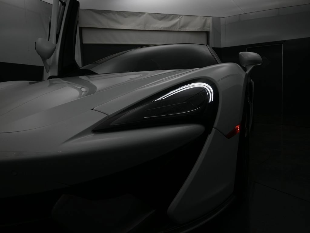 Used 2019 McLaren 570S Spider image 18