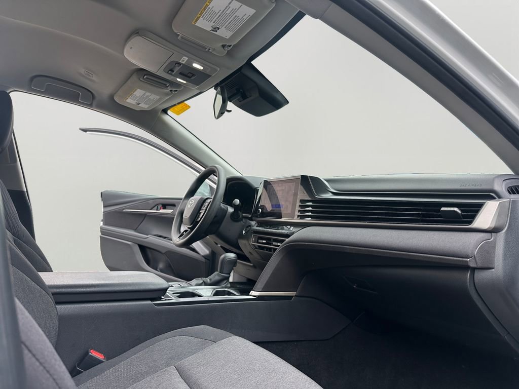 Used 2025 Toyota Camry LE image 11