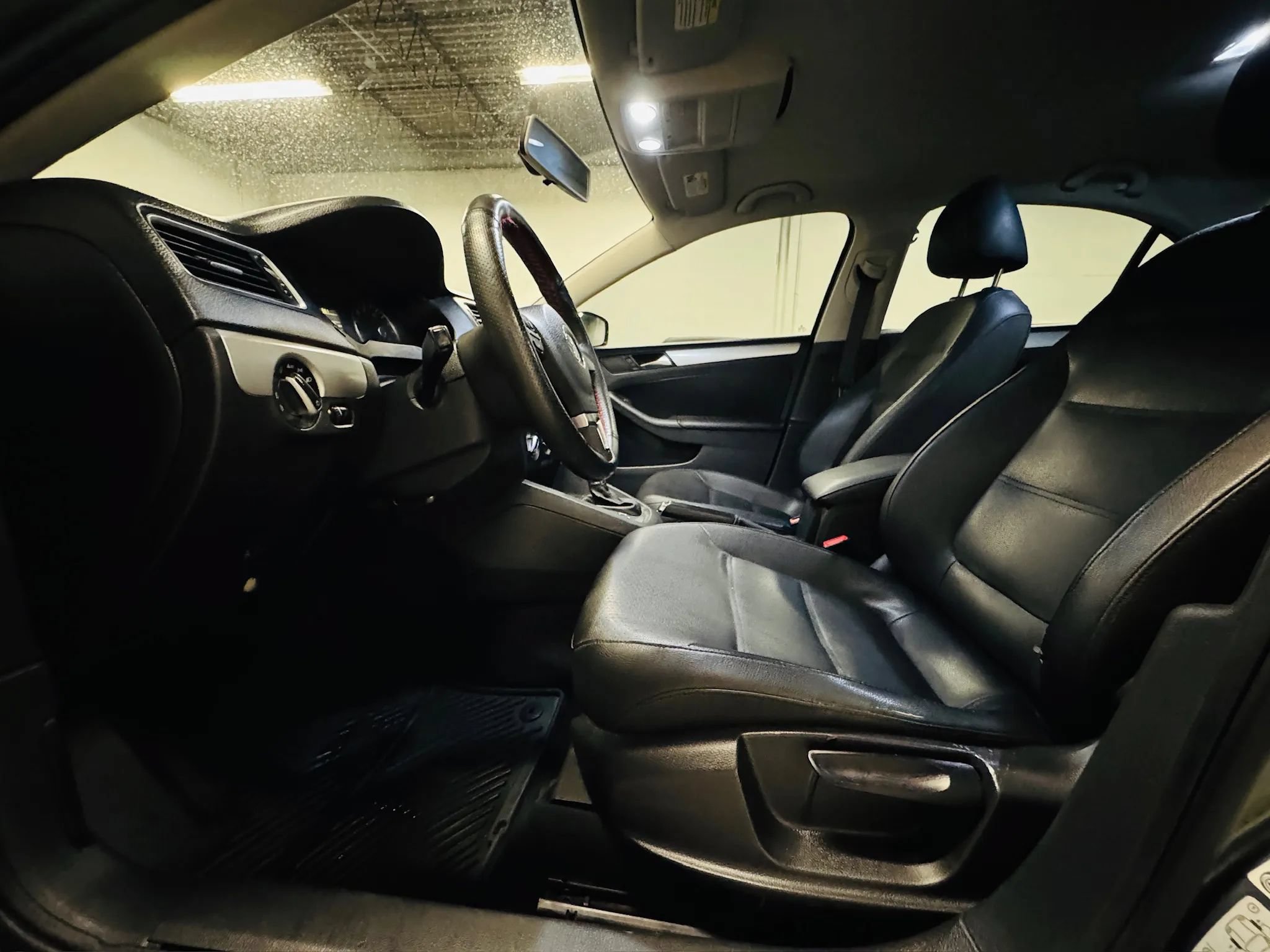 Used 2012 Volkswagen Jetta SEL FWD image 14