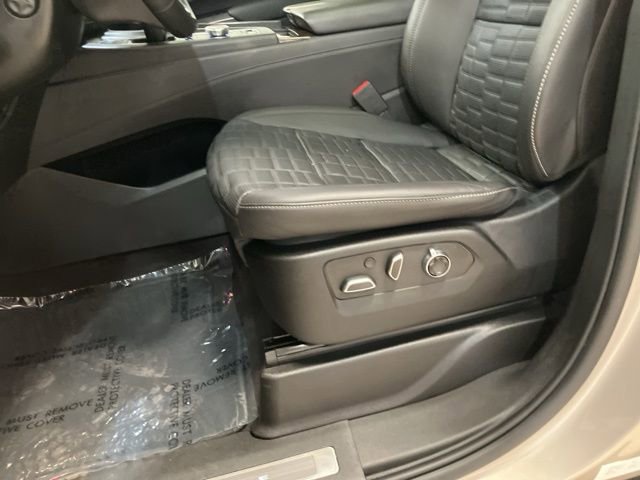 Used 2023 Cadillac Escalade Premium Luxury Platinum w/ LPO, Radiant Package image 10