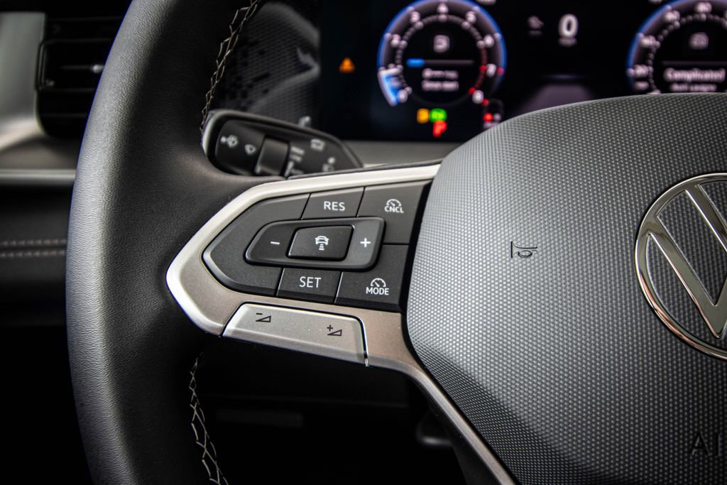 New 2026 Volkswagen Tiguan SE FWD image 37