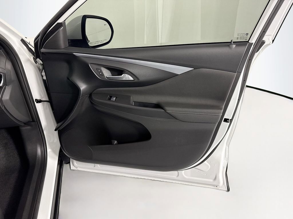 Used 2025 Buick Envista Preferred w/ Convenience II Package FWD image 25