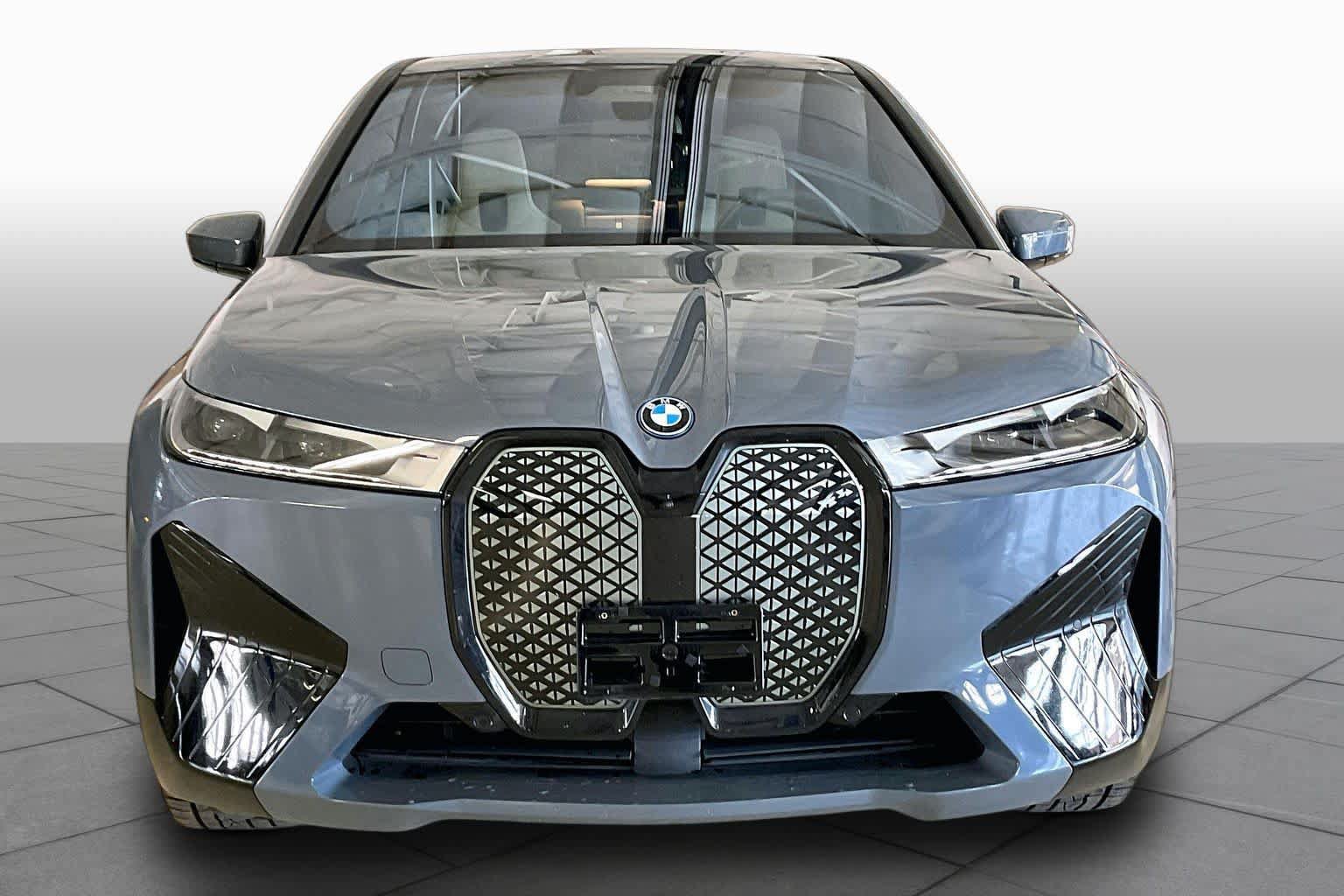 Used 2024 BMW iX xDrive50 w/ Sport Package AWD/4WD image 3