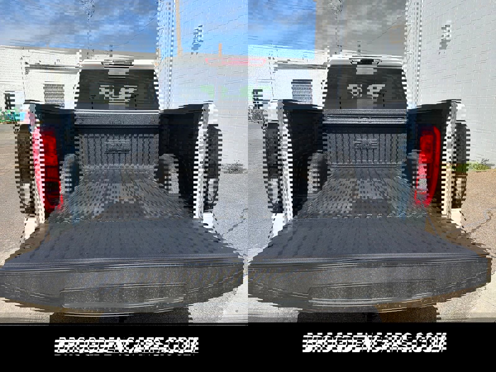 New 2026 GMC Sierra 1500 SLE w/ X31 Off-Road Package image 9