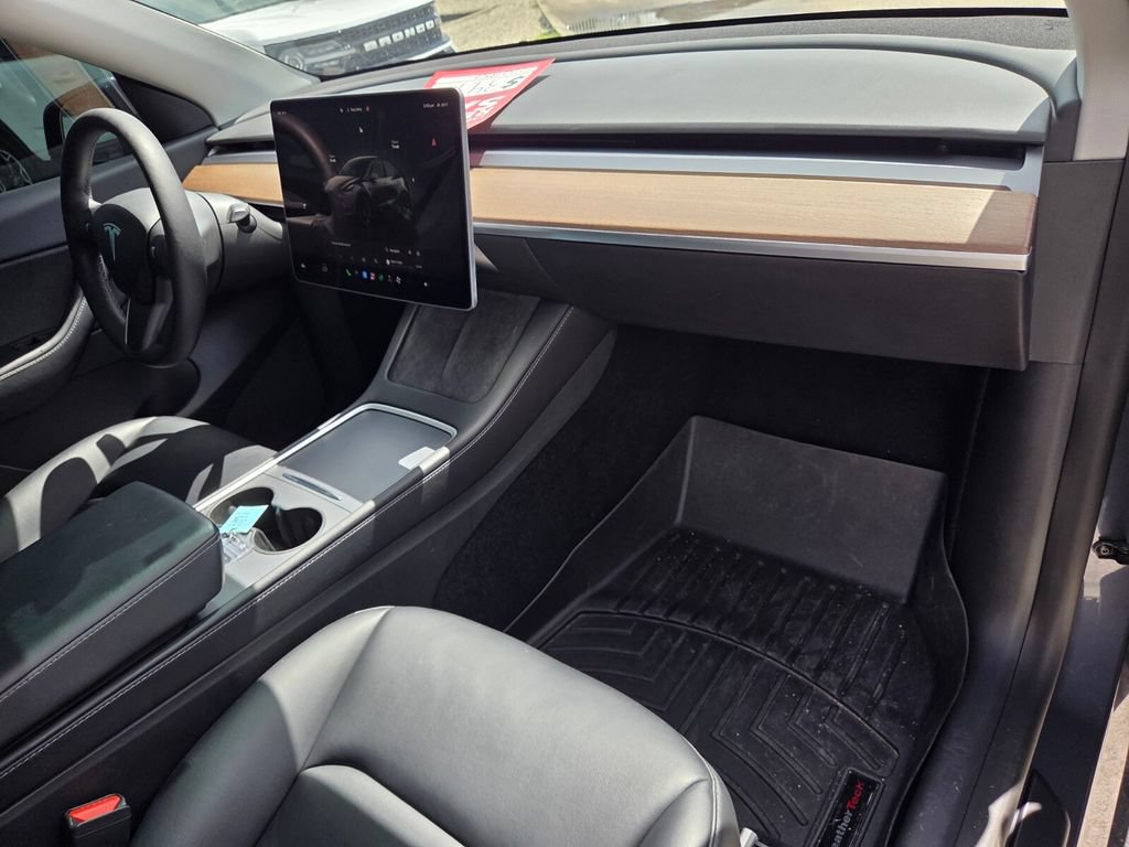Used 2022 Tesla Model Y Long Range AWD/4WD image 19