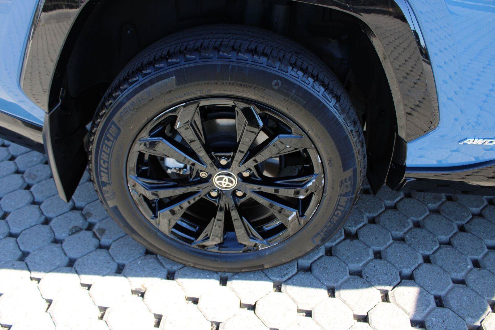 Used 2025 Toyota RAV4 SE AWD/4WD image 14