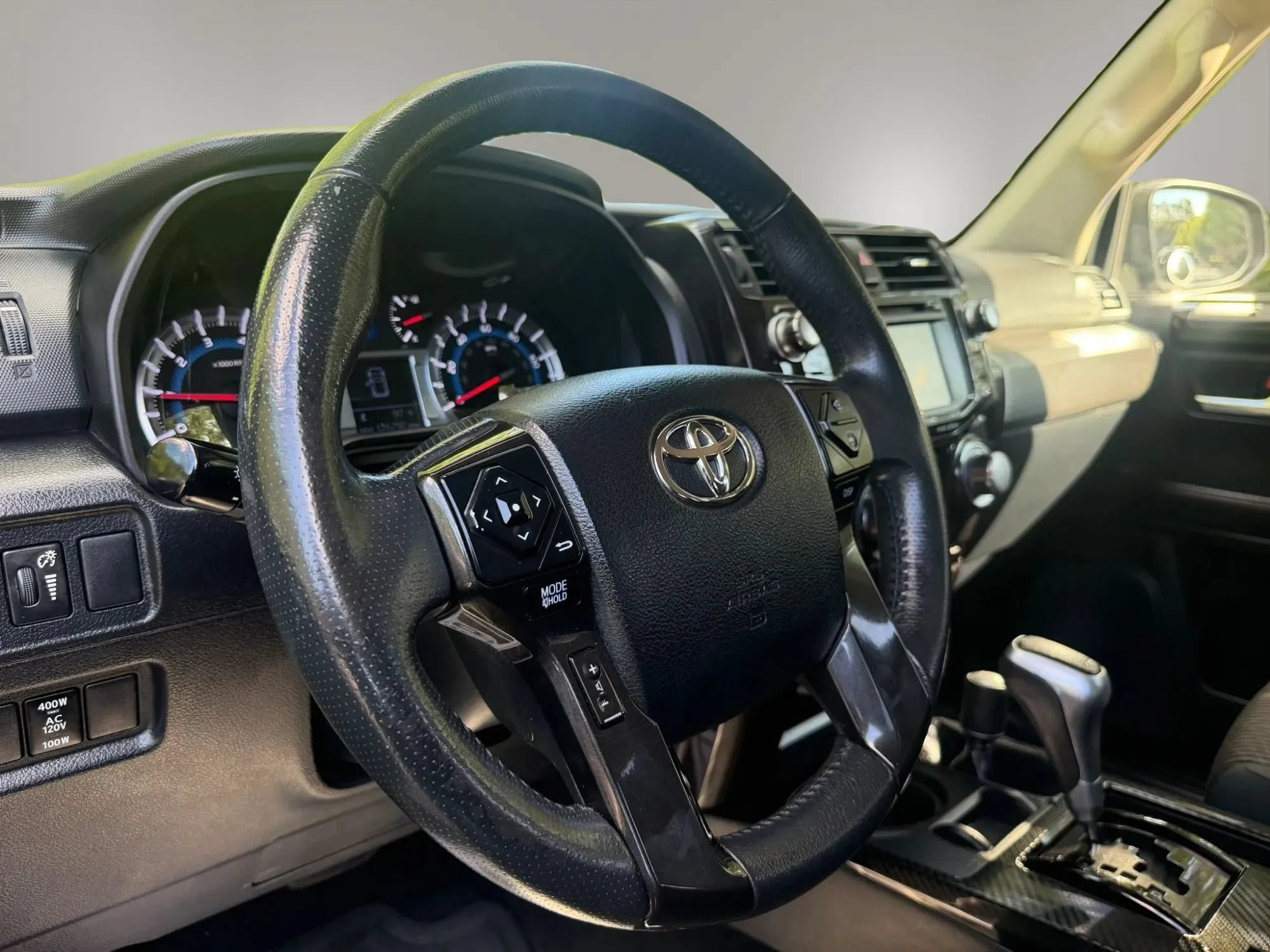 Used 2018 Toyota 4Runner TRD Off-Road AWD/4WD image 25