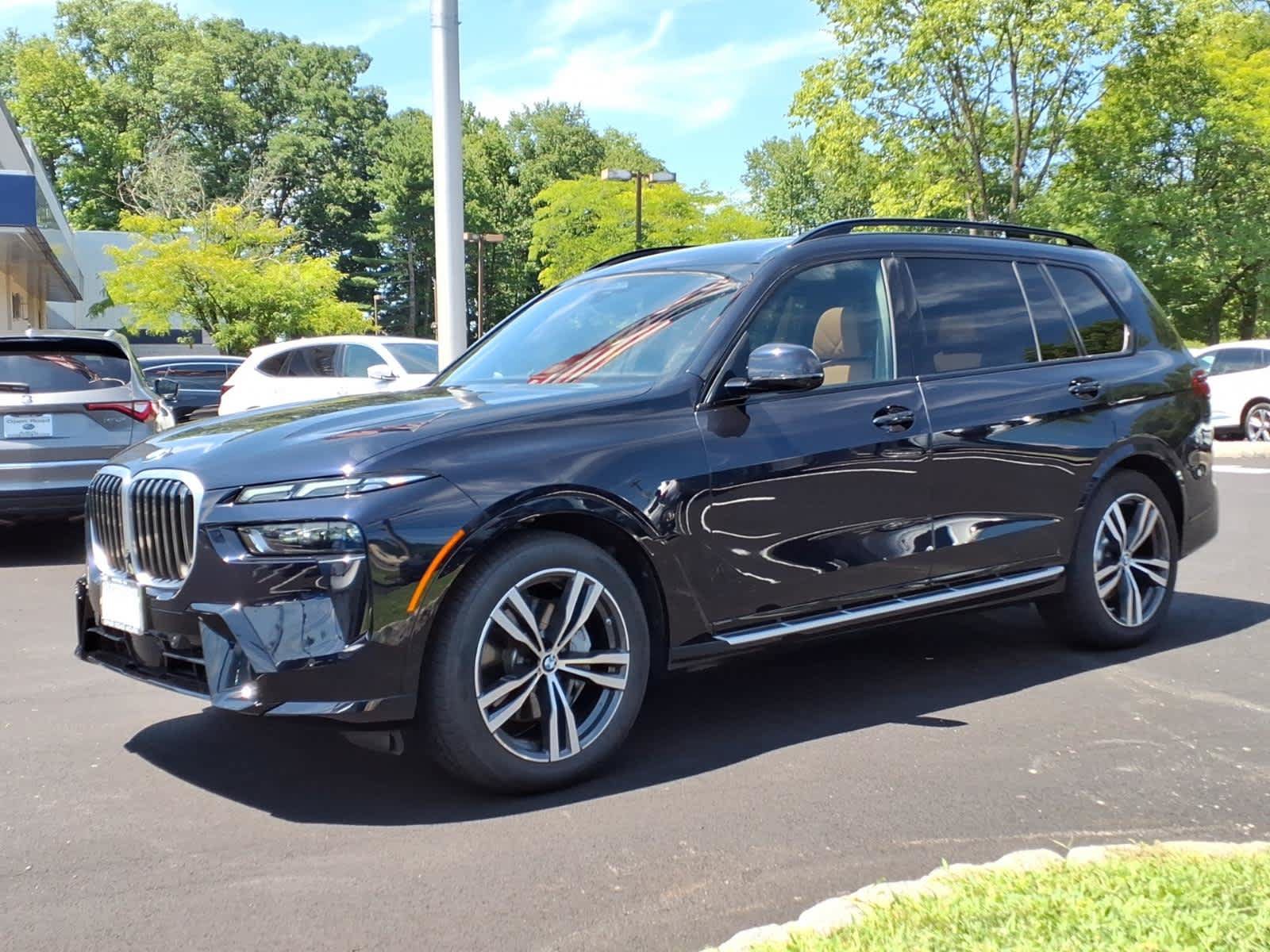 Used 2024 BMW X7 xDrive40i w/ M Sport Package AWD/4WD image 3