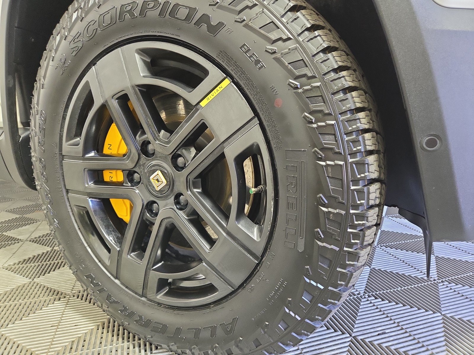 Used 2023 Rivian R1T Adventure AWD/4WD image 35