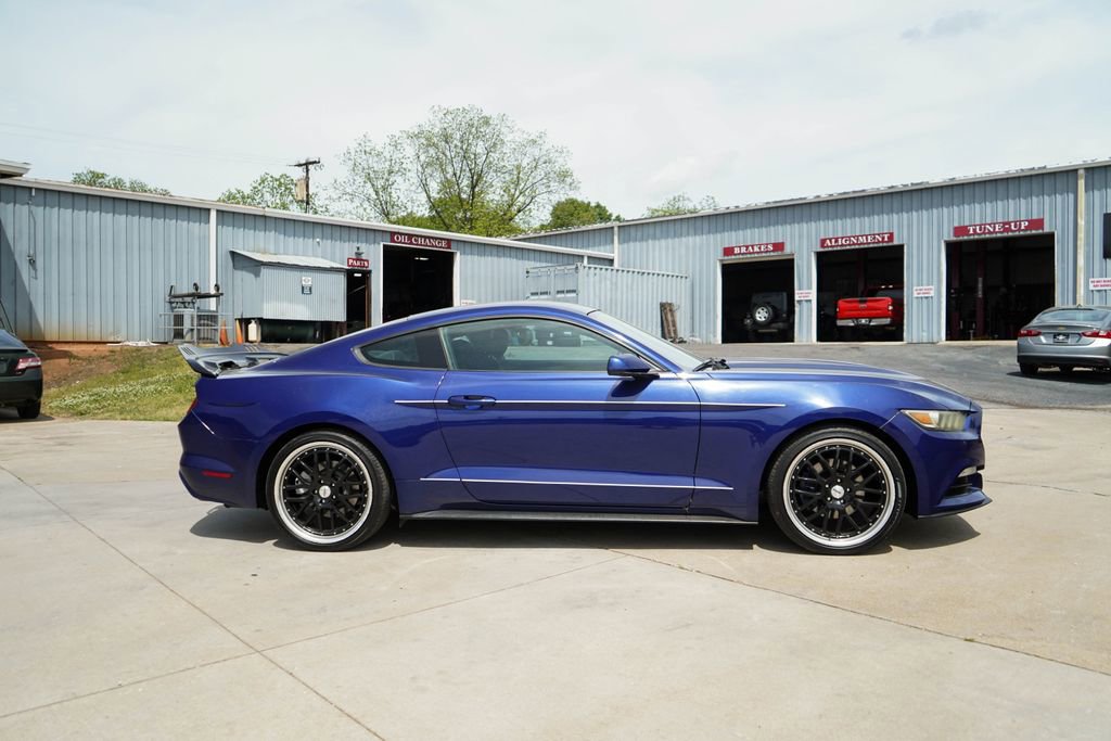 Used 2015 Ford Mustang Coupe RWD image 3